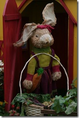 Happy rabbit valley (bronze)