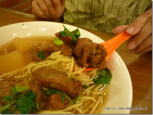 萬華艋舺‧四方阿九魯肉飯-超酥的排骨 萬華艋舺‧四方阿九魯肉飯-超酥的排骨