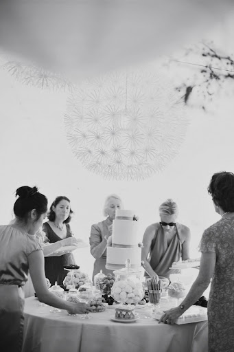 Isn't this sweets table beautiful?