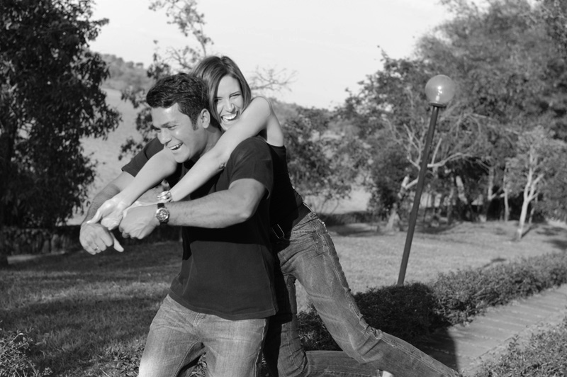 Fotos de Luciana e Bruno. Foto numero 01 do fotografo de casamento Miguel Castello, de Brasilia, DF, que faz fotos de casamento (fotografia de casamento), fotos de 15 anos (fotografia de 15 anos), fotos de modelos (ensaios para books fotograficos), fotos de gravidas (fotografia de gestantes), fotos de debutantes, fotojornalismo de casamento, fotojornalismo social e fotografia de moda em estudio. fotos casamento distrito federal brasilia de 15 anos df brasília books modelos ensaio fotografico gravidas gravida festa festas book moda vestidos sítio fazer convite site casamentos noivas no bolos