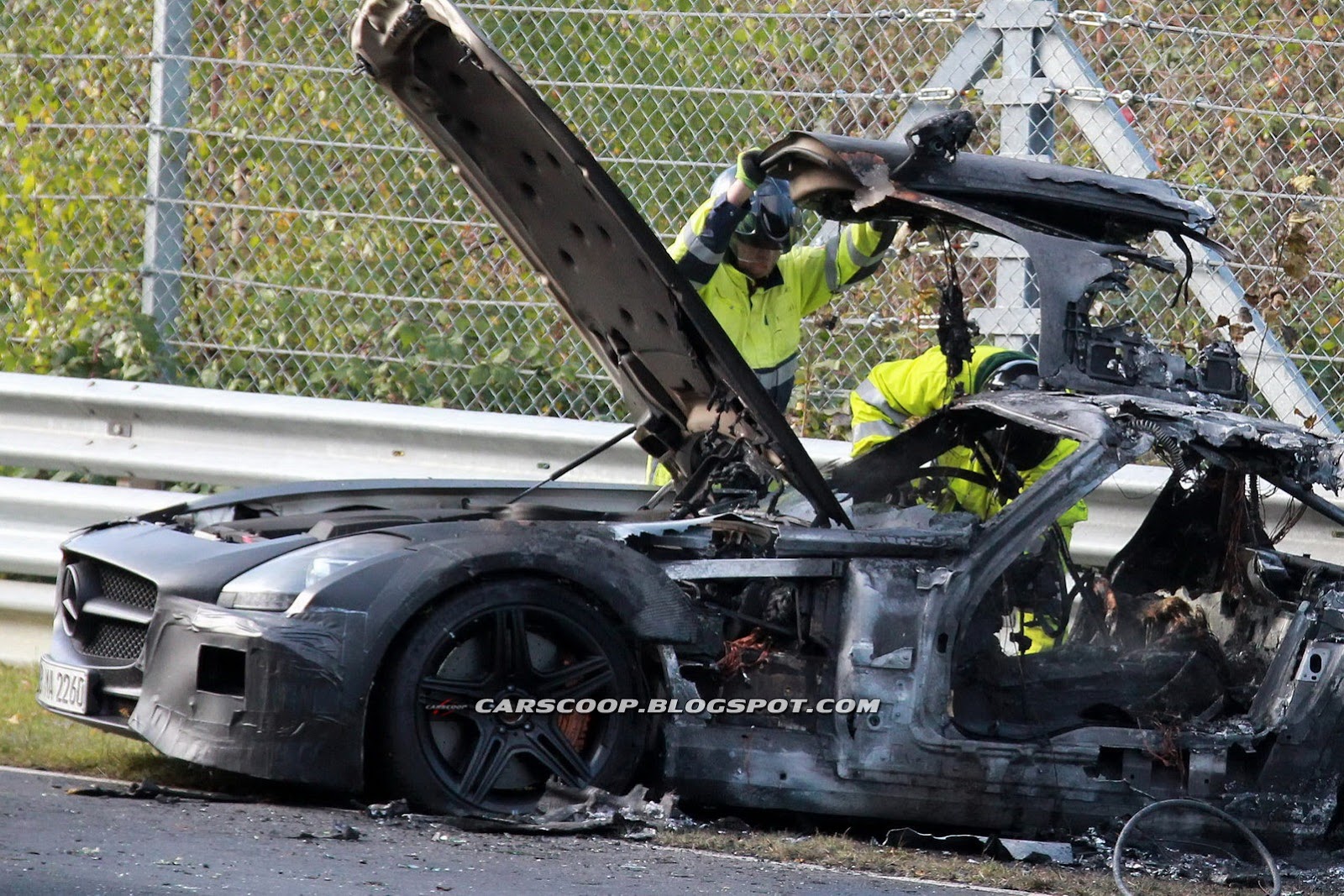 [Mercedes-SLS-AMG-Black-Edition-10%255B3%255D.jpg]