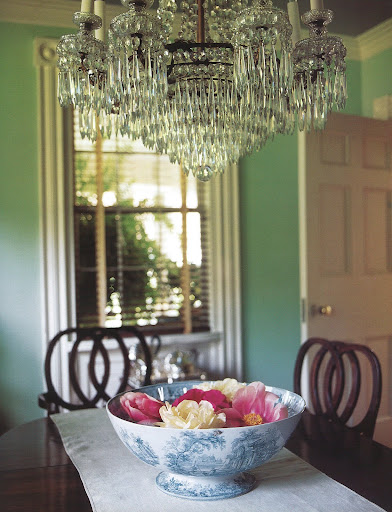 Five open peonies float in a mid-nineteenth-century English transferware punch bowl in Martha's Turkey Hill dining room. (The Best of Martha Stewart Living -- Arranging Flowers) Five open peonies float in a mid-nineteenth-century English transferware punch bowl in Martha's Turkey Hill dining room. (The Best of Martha Stewart Living -- Arranging Flowers)