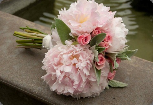 296017_215794368485821_156574431074482_605333_1675987680_n sophisticated floral designs