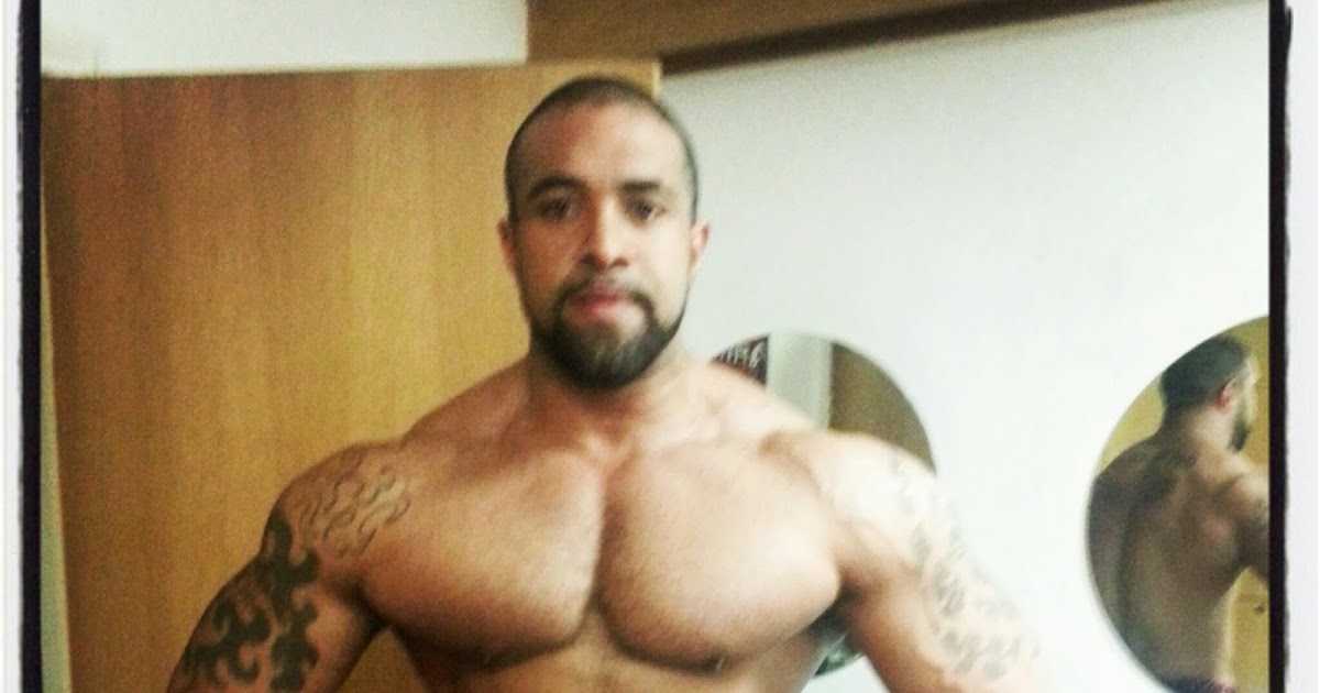 bodybuilders THE BODYBUILDING GIANT CHEST PUMP