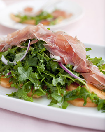 I bet this cantaloupe, arugula, and prosciutto salad is just as delicious as it looks.