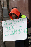 K&ouml;zmunk&aacute;sok t&uuml;ntet&eacute;se a Bel&uuml;gyminiszt&eacute;rium előtt