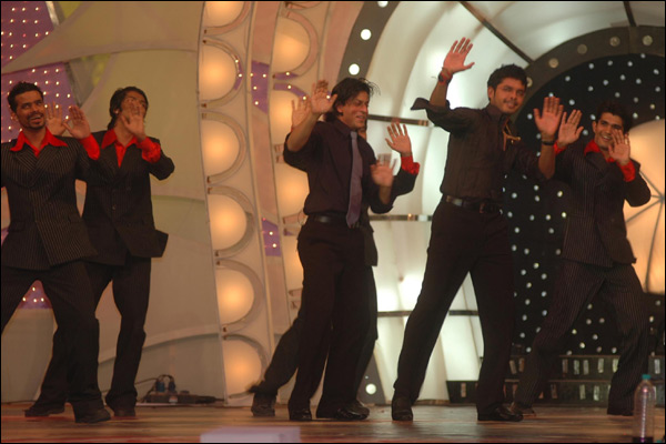 Cricket players partying with Bollywood stars...