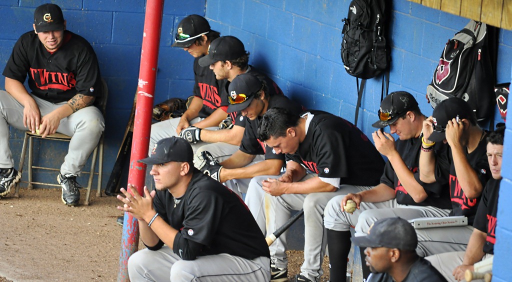 [dugout%255B4%255D.jpg]