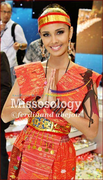 Megan Young wearing Indonesian costume for Miss World 2013
