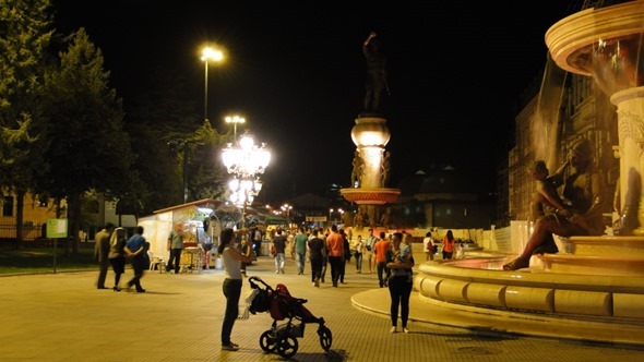 Skopje à noite