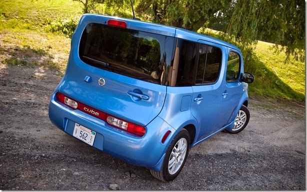 2012-nissan-cube-1-8-s-rear-right-view