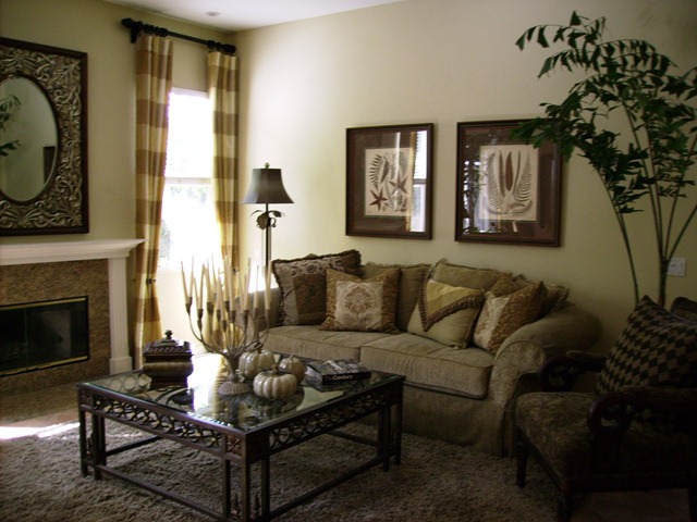 [BarrThanksgivingcenterpiece0491.jpg]