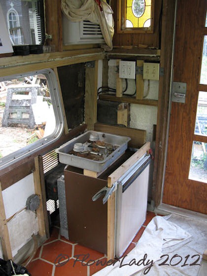 [04-22-fridge-stove%255B5%255D.jpg]