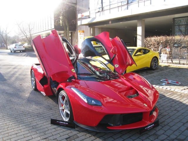 [Ferrari-LaFerrari-1%255B2%255D.jpg]