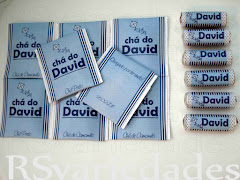 1- Sachê de chá
    : R$1,50 unid (min.40 unids). 
    : Cento= R$135,00.
    : Sabores camomila, erva-cidreira ou chá preto.
    : Pode-se optar na escolha de mais de um sabor (min. 20 unids por sabor).
    : Personalização feita através de etiqueta personalizada e não por impressão na embalagem. O sachê já vem com o saquinho dentro.
    : Criamos uma etiqueta personalizada que colamos por cima de um sachê comum que encontramos no supermercado do tipo que já vem lacradinho na lateral.
     : Assim o conteúdo fica preservado. 
    
    2- Balinha
    : R$1,20 unid (min. 40 unids).
     : Cento: R$110,00.
    : Pedidos em múltiplos de 20 (40, 60, 80, 100, etc.).
    : Utilizamos a balinha Mini-mentos 5 unids.