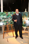Antonio Alfonso "el negro" Baquer junto a sus obras. Foto: Jorge Amado Group. Prod: Mirabaires.