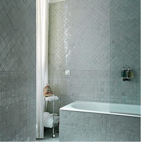 I love the stunning use of tile in this bathroom. (remodelista.com)