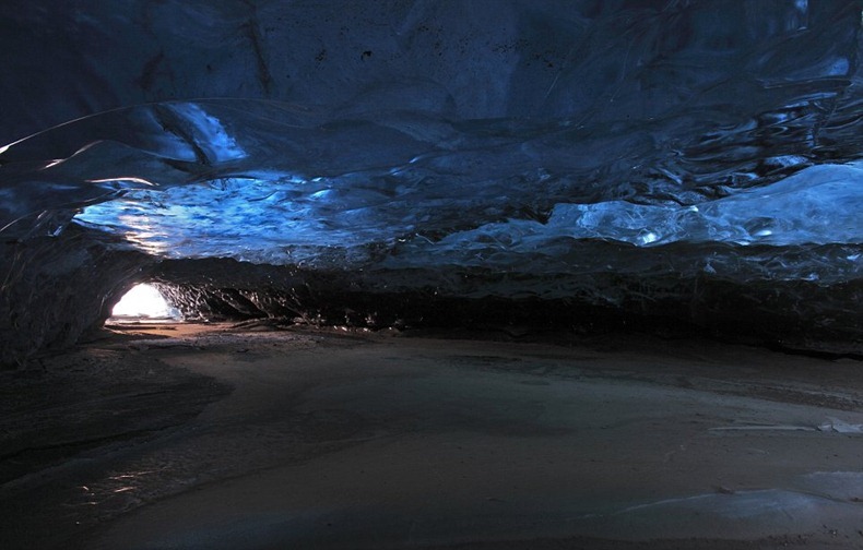 Skaftafell-ice-cave-5