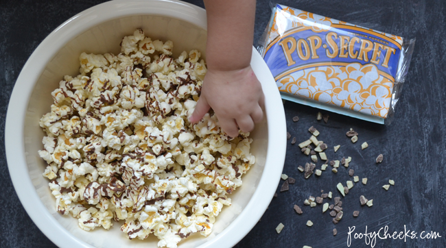 Thin Mint Popcorn - a sweet and salty snack