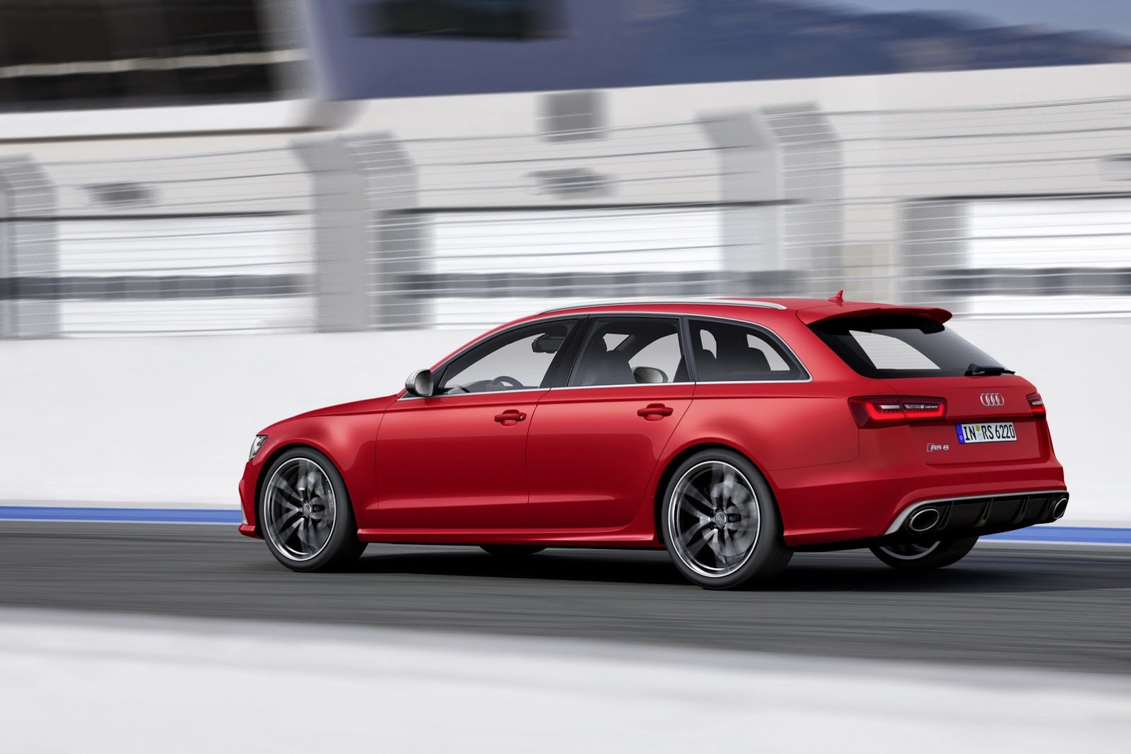 2014-Audi-RS6-Avant-9[2].jpg