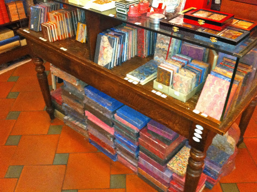 One of my favorite items at Il Papiro is the classic, marbleized journal.