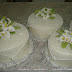 Nº143: Terminacion en fondant extendido blanco, encaje y calas de azucar. Montaje individual.