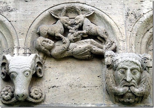 Jagdfries Stiftskirche Königslutter Zentrales Motiv Zwei Hasen fesseln einen liegenden Menschen