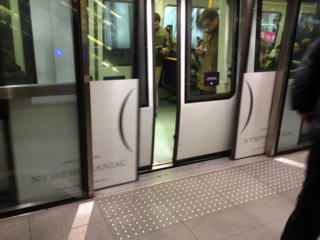 Nimfomániások a koppenhágai metrómegállóban és metrón 04