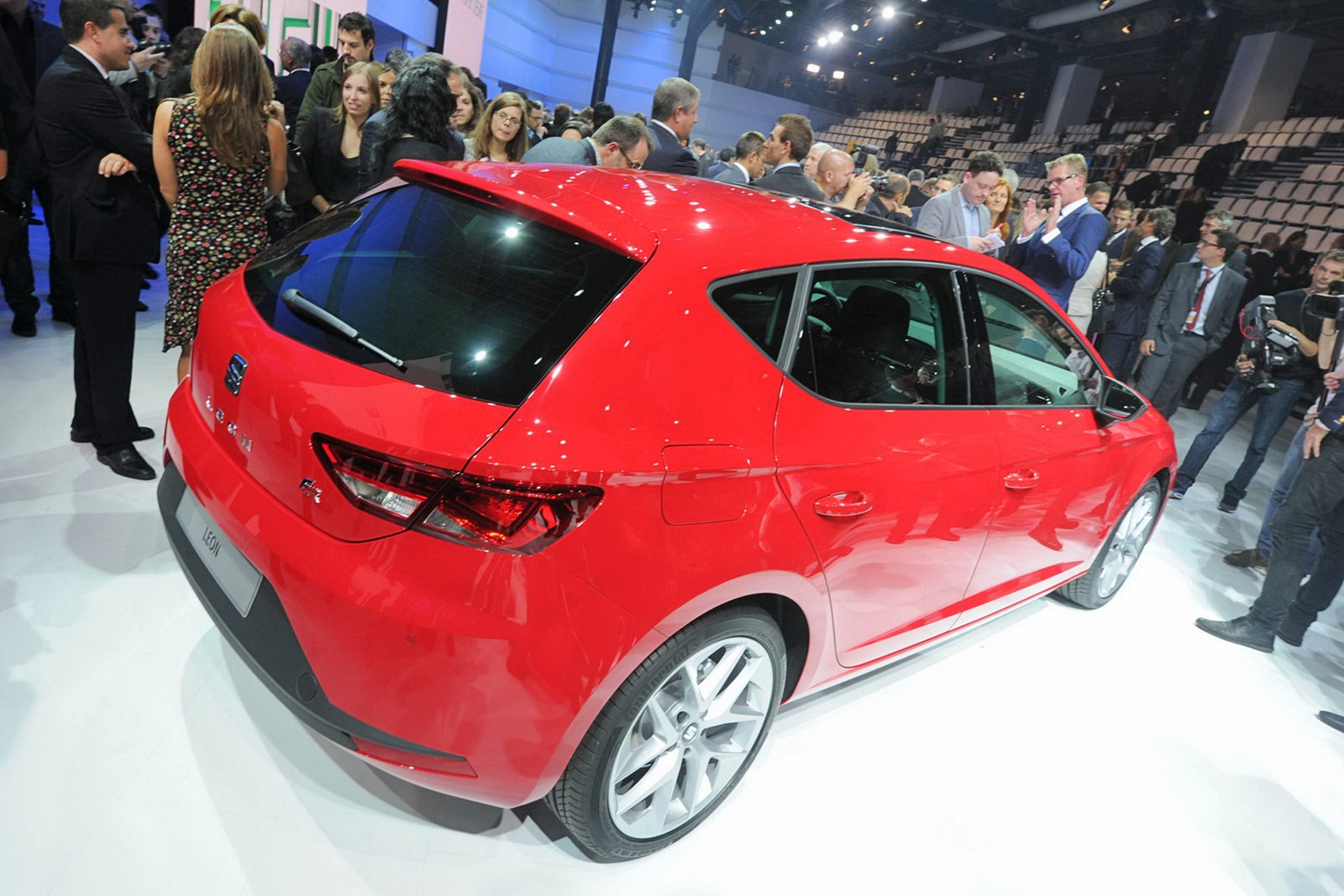 [SEAT-Leon-2013-06%255B2%255D.jpg]