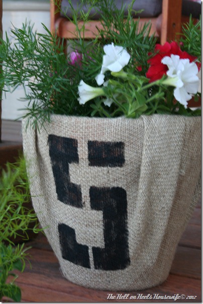 porch and burlap pots 040