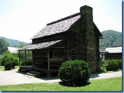 0393 North Carolina - Smoky Mountain National Park - US 441 (Newfound Gap Road) - Oconaluftee Visitor Center  - Mountain Farm Museum - John Davis farmhouse