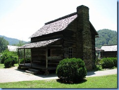 0393 North Carolina - Smoky Mountain National Park - US 441 (Newfound Gap Road) - Oconaluftee Visitor Center - Mountain Farm Museum - John Davis farmhouse 0393 North Carolina - Smoky Mountain National Park - US 441 (Newfound Gap Road) - Oconaluftee Visitor Center - Mountain Farm Museum - John Davis farmhouse