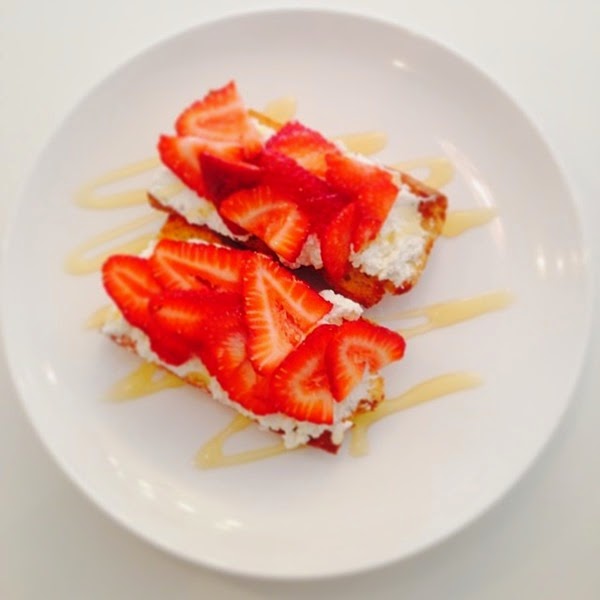 baba cool cafe - strawberry & ricotta toast