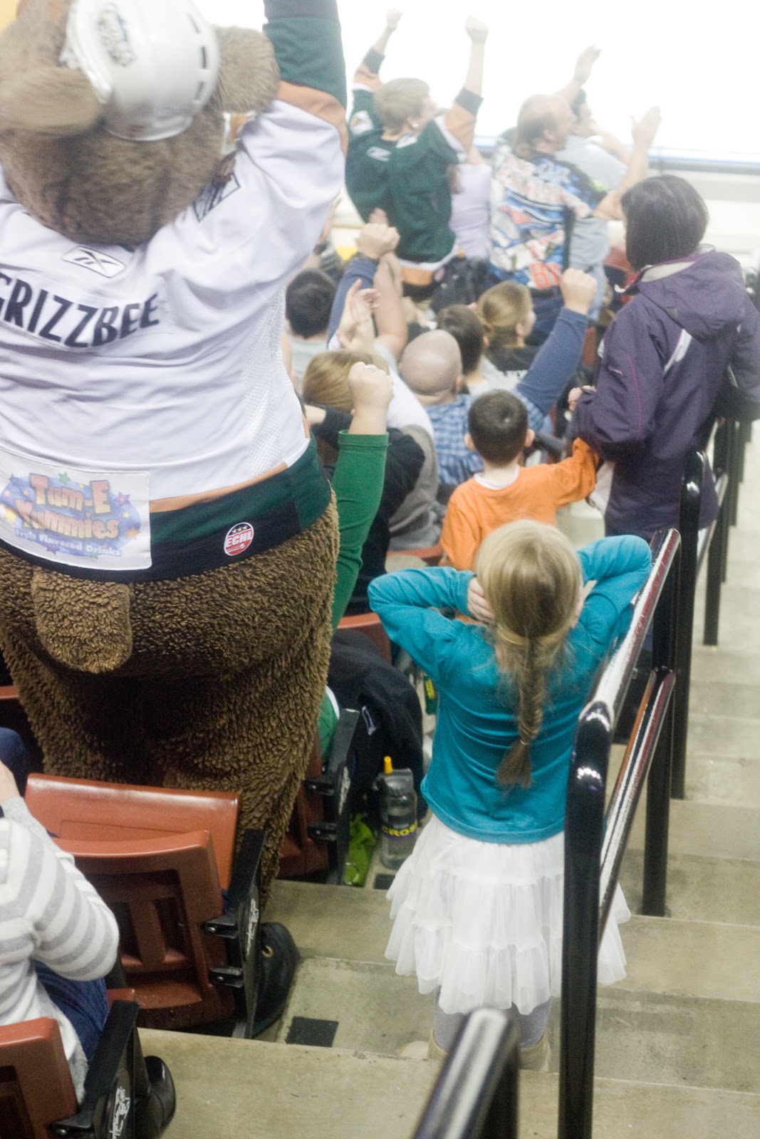 [12%252031%252012_hockey%2520game%2520soph%2520grizz%255B3%255D.jpg]