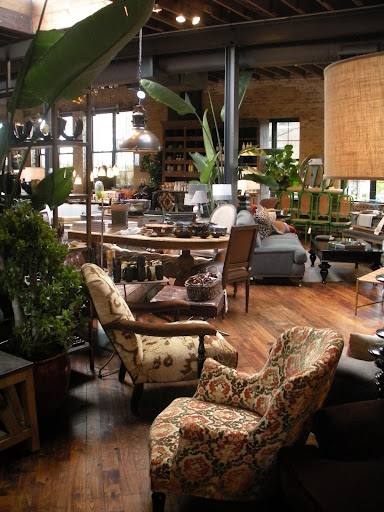 I love when a showroom is thoughtfully and creatively arranged, and especially when their colors are united.