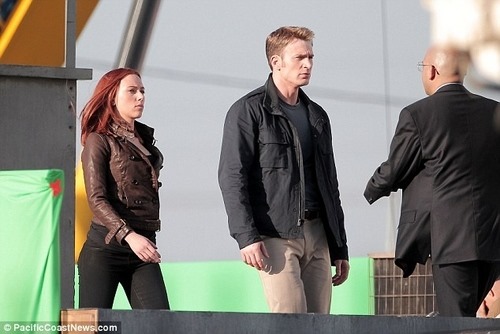 Black Widow Fights a S.H.I.E.L.D. Agent in Captain America 2 set 08