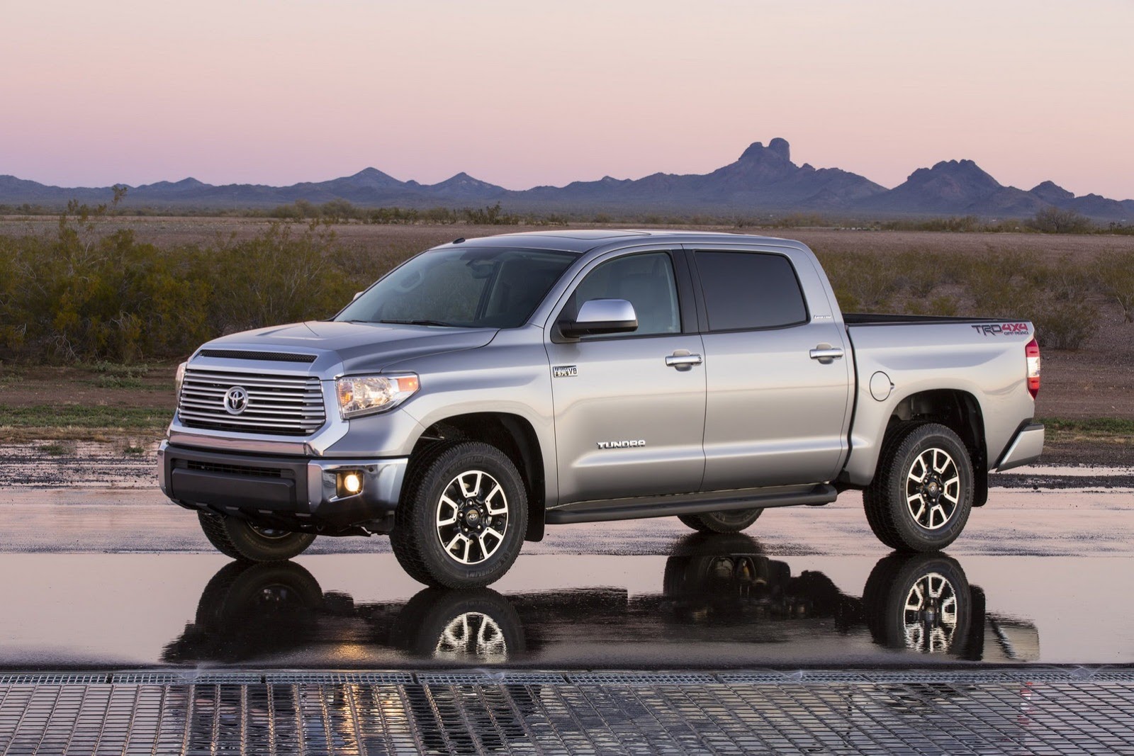 2014-Toyota-Tundra-12[2].jpg