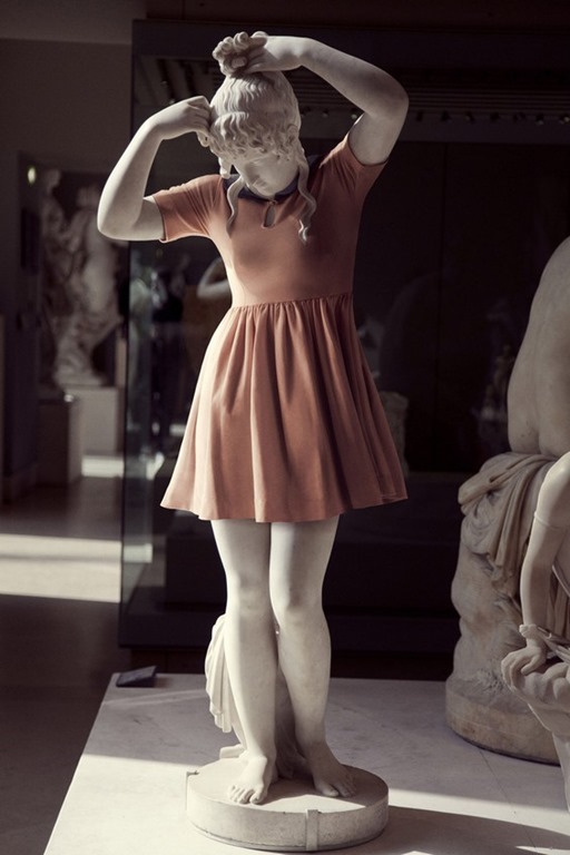 classical-sculptures-hipsters-8