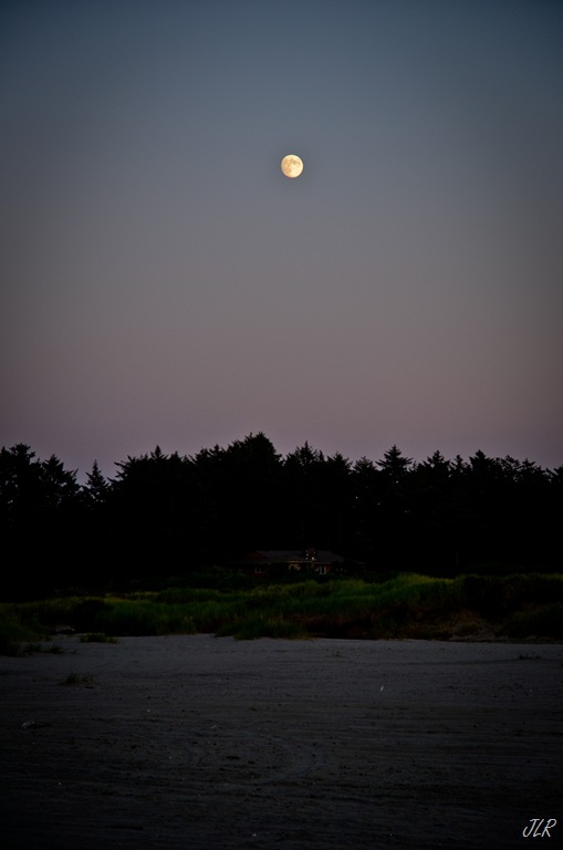 [MoonriseAug112011-4298%255B4%255D.jpg]