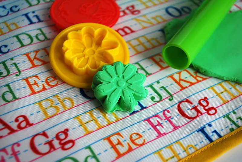 [kids-non-slip-fabric-play-doh-mat-or-coloring-mat_3%255B4%255D.jpg]