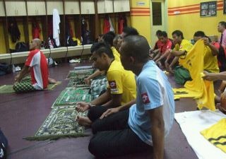 Hairuddin Omar Jadi Imam Hairuddin Omar Jadi Imam
