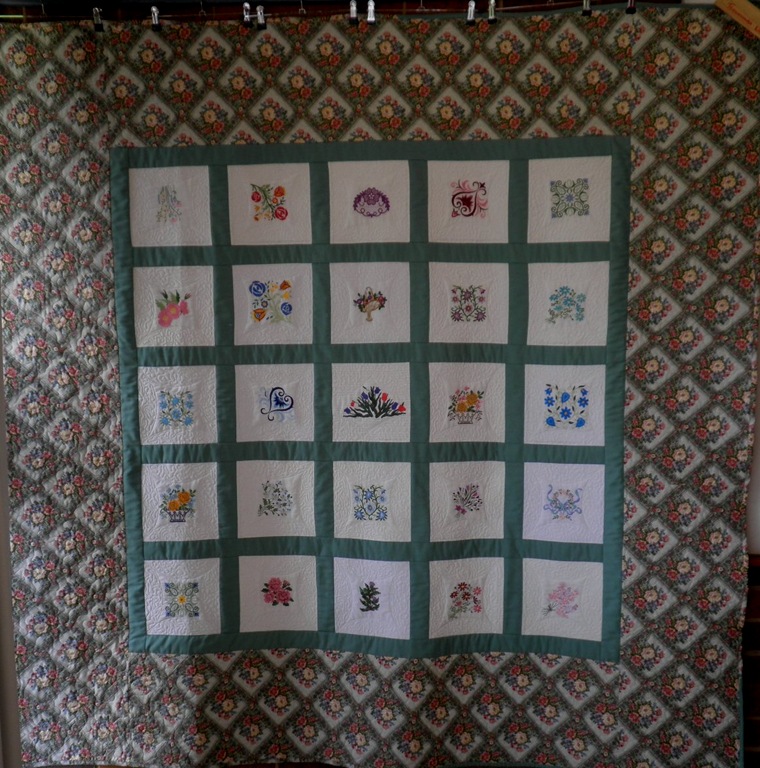 [17.04.12%2520Emb%2520flower%2520quilt%255B4%255D.jpg]