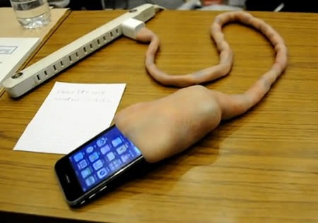 [uglu-umbilical-iphone-charger%255B8%255D.jpg]