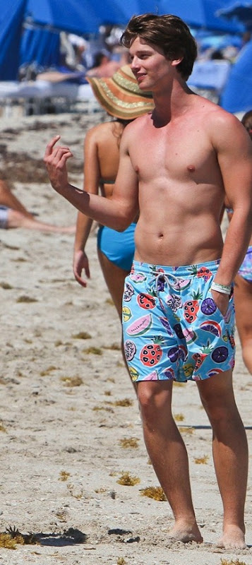 Patrick-Schwarzenegger-shirtless-5