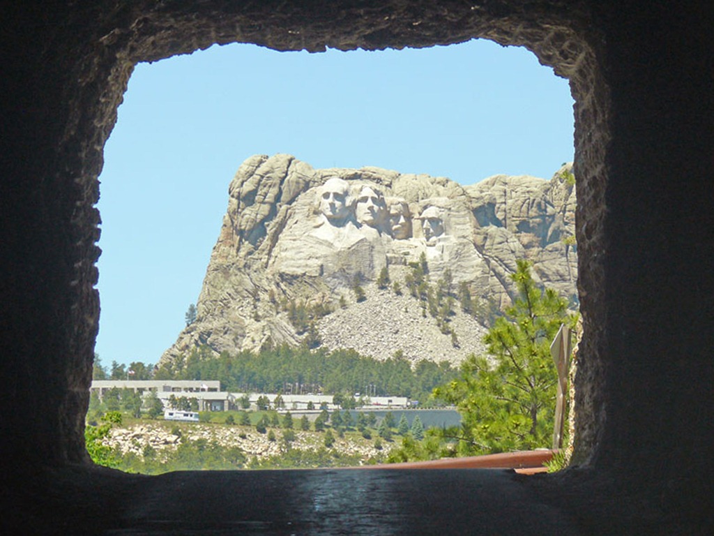 [Rushmore%2520Through%2520Tunnel%255B11%255D.jpg]