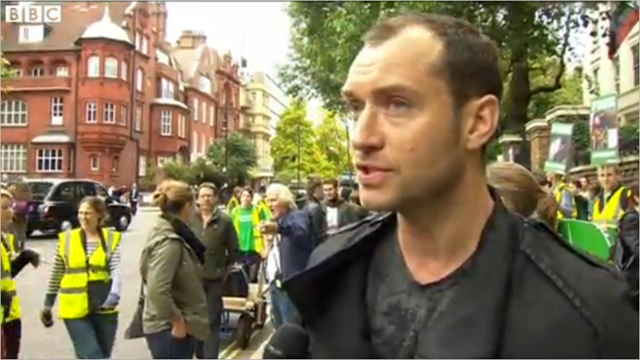 Actor Jude Law and musician Damon Albarn have joined hundreds demonstrating in London on 5 October 2013 over piracy charges brought by Russia against 30 Greenpeace activists. Jude Law said, 'I've been a supporter of Greenpeace for many, many years'. Photo: BBC news