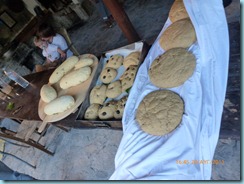 Έναγκρον - Ζύμωμα και ψήσιμο ψωμιού