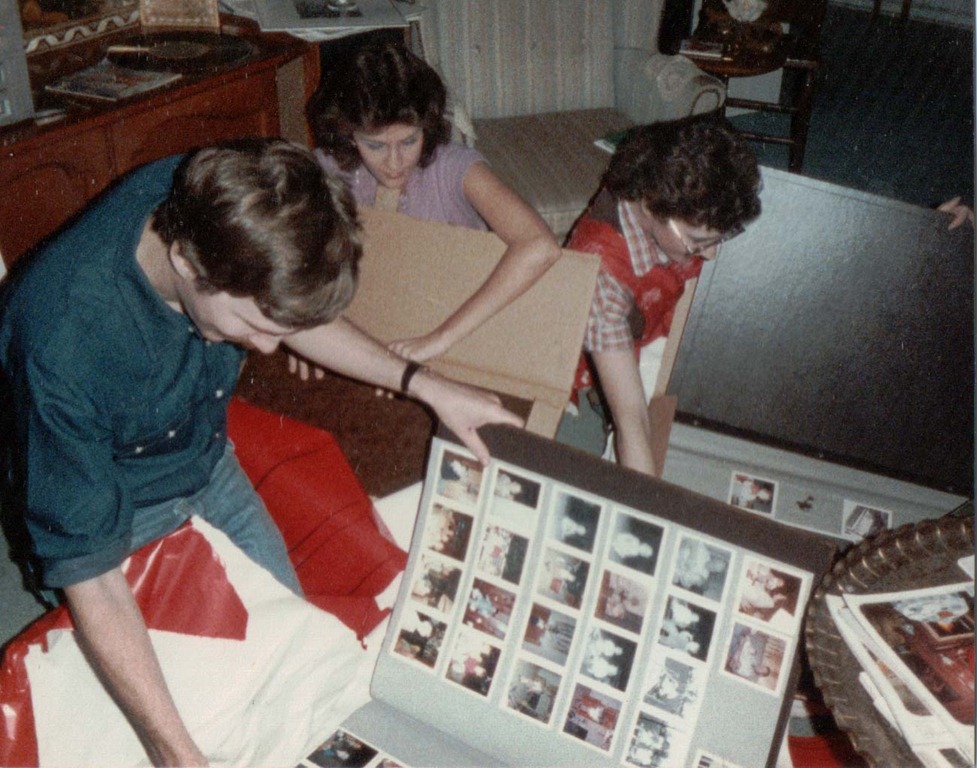 [SCAN2964%2520John%2520Helen%2520Missy%25201984%2520adjusted%255B4%255D.jpg]