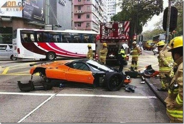 Pagani Zonda F destruido em Hong Kong (4) Pagani Zonda F destruido em Hong Kong (4)