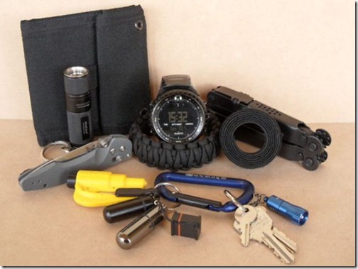 what_men_carry_in_their_pockets_640_49